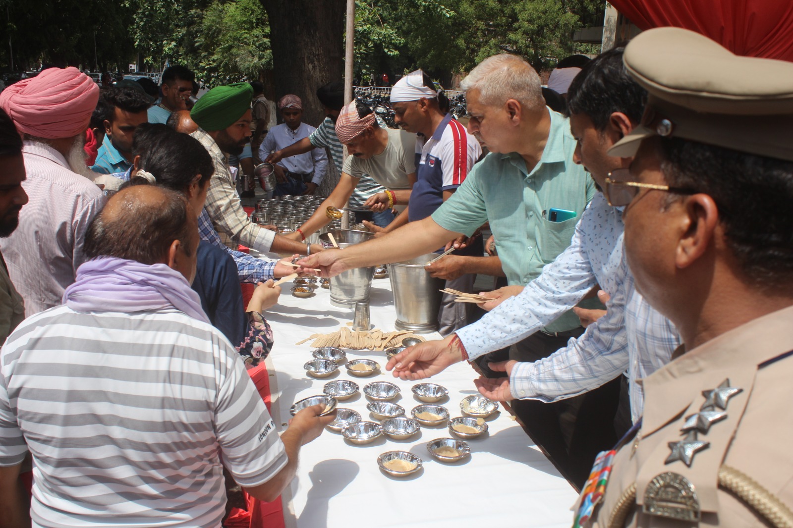 A chabeel of halwa, channa and sweet water was organised today by the Security Staff